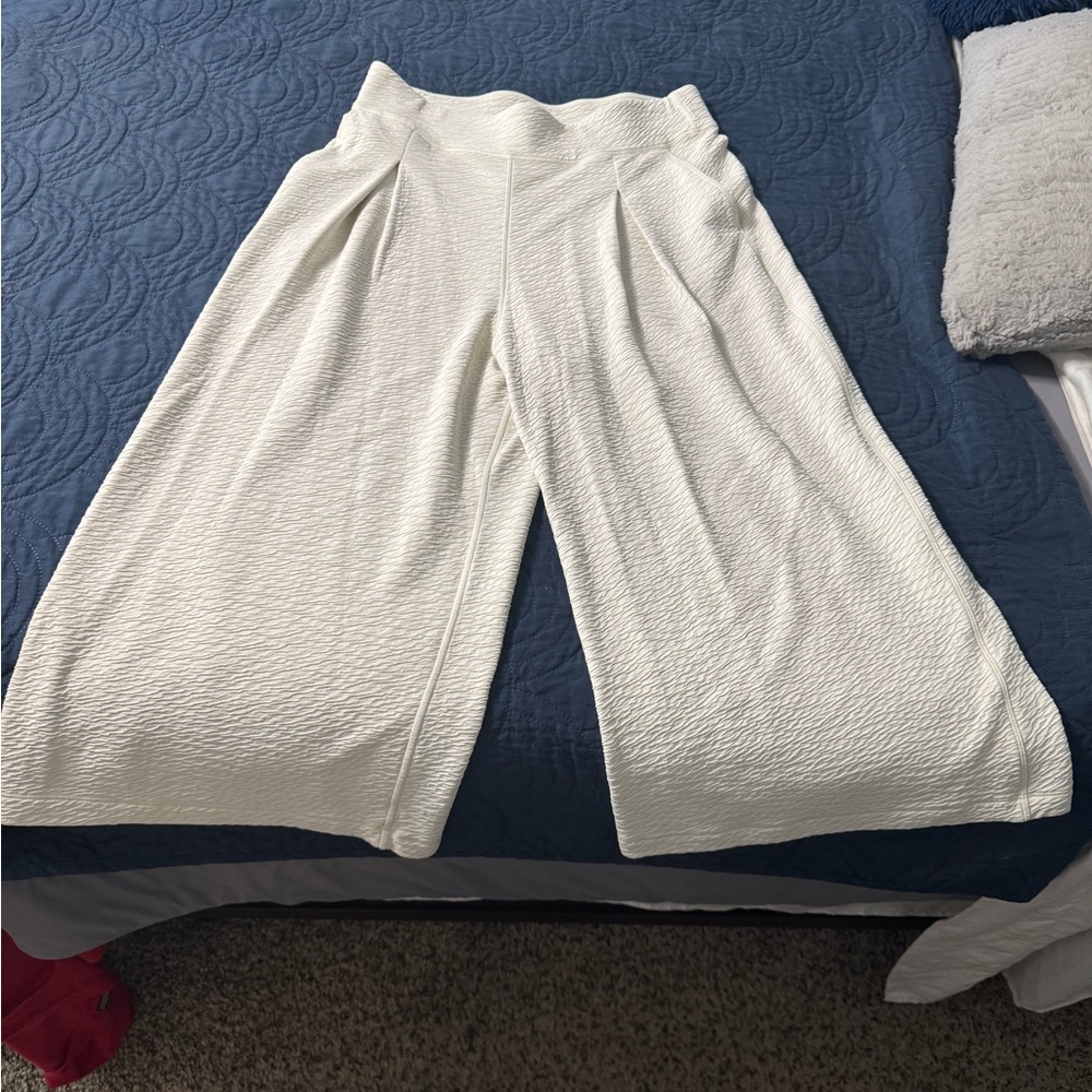 Lululemon What The Pleat Wide Leg Textured Crop Pant - Cream Size 10 Medium
